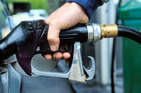 Бензините поскапуваат за еден денар, а цената на дизелот останува иста