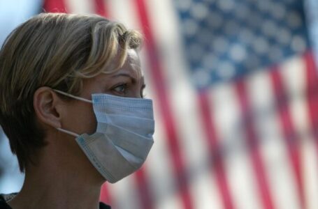 Ковид во САД: Надмината бројката од 700 000 починати како последица на вирусот