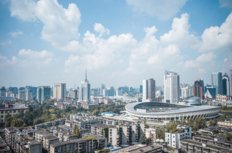 Кинески град спроведе масовно тестирање на 30.000 луѓе во голем трговски и забавен центар