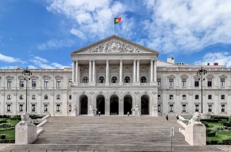 Распуштен Парламентот на Португалија