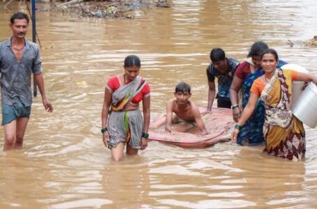 Повеќе од 50.000 луѓе се погодени од поплавите во Индија