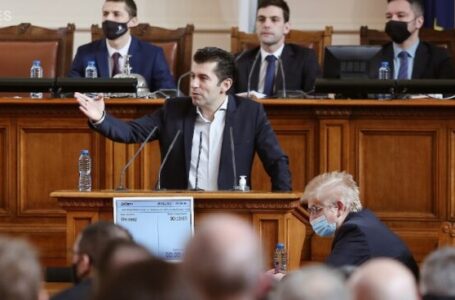 Петков пред бугарските пратеници: Бугарите ќе влезат во Уставот на РС Македонија, за рокот се преговара
