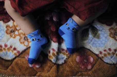 Што се случува со телото кога спиете со чорапи?