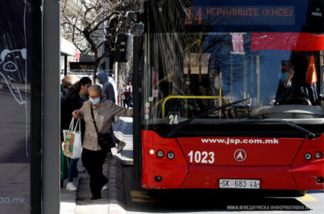 Средношколците ќе се возат бесплатно и за време на летниот распуст