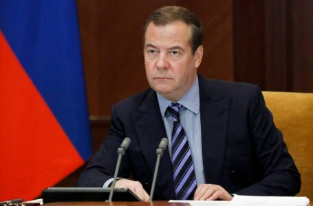 Медведев: Западните санкции нема да влијаат на Кремљ