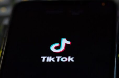 ТикТок воведе забрана за објавување содржини од корисниците во Русија￼