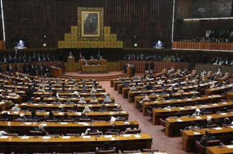 Пакистанскиот Парламент денеска избира нов премиер
