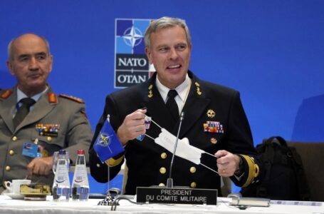 Адмиралот на НАТО, Роб Бауер во официјална посета на Босна и Херцеговина