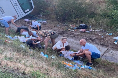 Повредени од несреќата со српски автобус во Бугарија ќе бидат префрлени до границата со Србија, возачот на автобусот останува во притвор