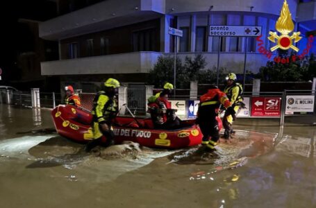 Најмалку седум загинати во поплавите во Италија 