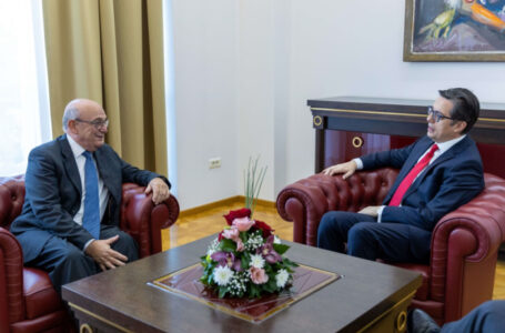 Пендаровски се сретна со специјалниот британски претставник за Западен Балкан Пич￼￼