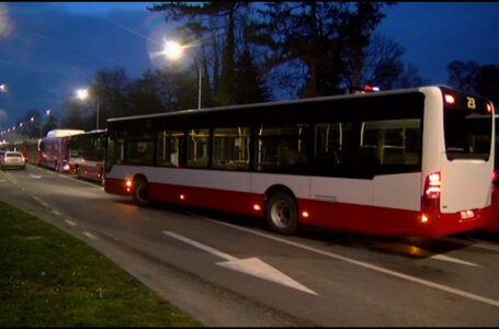 Автобусите се повлекоа, хаосот во превозот остана
