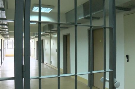 Осуденик од затворот Идризово со нож нападнал затворски полицаец