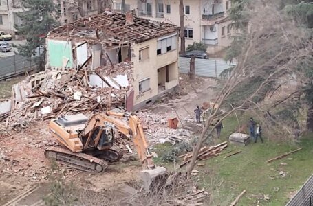 Масакар на децениски стари дрва во Аеродром, „Елена Лука“ ќе гради нова зграда, обвинува Зелен хуман град