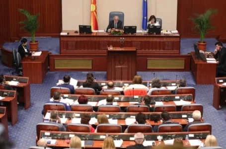 Дебатата за нови министри ќе продолжи во 20 часот, стартуваа пратеничките прашања