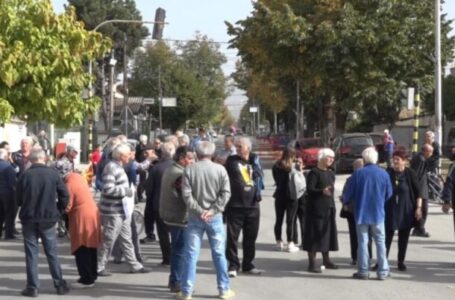 Прилепските пензионери протестираат со блокада на улици