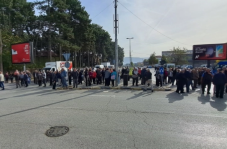 Тетовските пензионери трет пат протестираат на градски улици и го блокираа сообраќајот