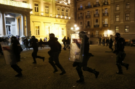 Српската полиција соопшти за 38 приведени во синоќешните протести