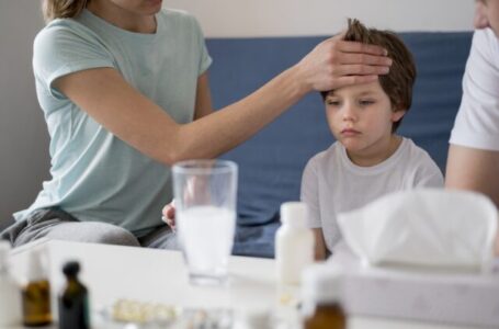 Во Србија сè поголем број деца боледуваат од голема кашлица, позната како „болест од 100 дена“, ова се симптомите