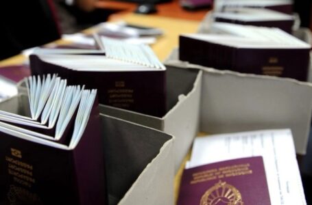 МВР: Пасошите и возачките дозволи со Република Македонија престануваат да важат од 13 февруари 2024 година