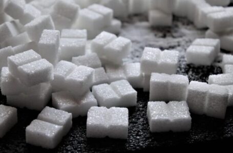 Која е разликата помеѓу кристален шеќер и шеќер во прав?