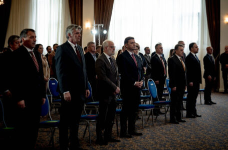 ДУИ симулираа седница на која Бугарите влегоа во Уставот, Села е претседател на Собранието, а Османи на државата