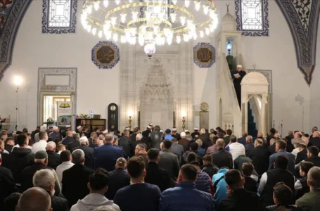 Муслиманите по повод Рамазан Бајрам ги исполнија џамиите во Северна Македонија, Албанија и Косово