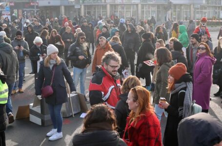 Демонстрантите во Нови Сад побараа правда и одговорност за 14-те загинати на Железничката станица