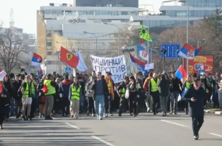 Студенти од Белград тргнаа на протестен марш кон Нови Сад