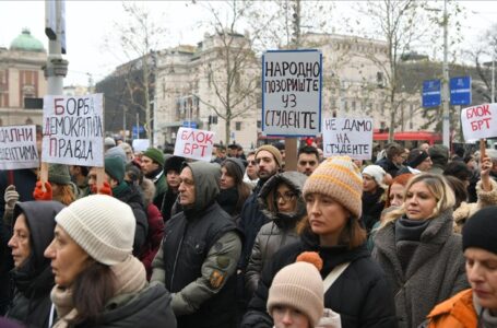 Студентите и граѓаните и денес го блокираа сообраќајот во градовите низ Србија