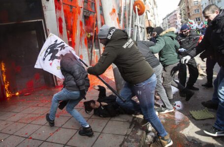 SOFIA, BULGARIA – FEBRUARY 22: Far-right supporters clash with the police during a protest in defense of the Bulgarian Lev and against the introduction of the Euro outside the Bulgarian National Bank (BNB) and the Representation of the European Commission, organized by far-right and ultranationalist political party in ‘Revivla’ in Sofia, Bulgaria on February 22, 2025. Hristo Vladev / Anadolu,Image: 967531593, License: Rights-managed, Restrictions: , Model Release: no, Credit line: Hristo Vladev / AFP / Profimedia