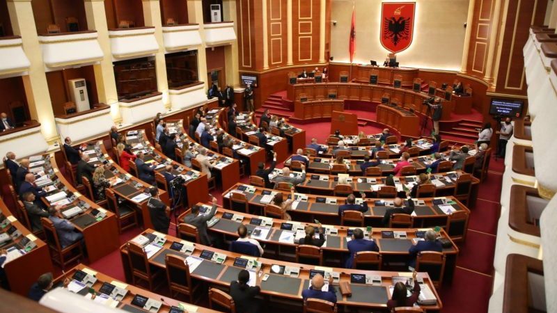 Албанскиот парламент со 67 нови пратеници