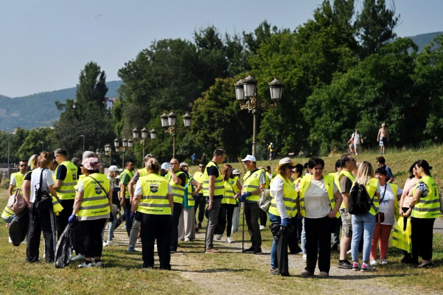 Од вчера голема еко акција на кејот на Вардар