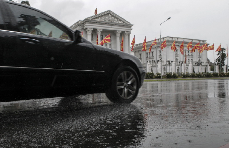 До 15. септември сите службени возила ќе имаат таблици во боја