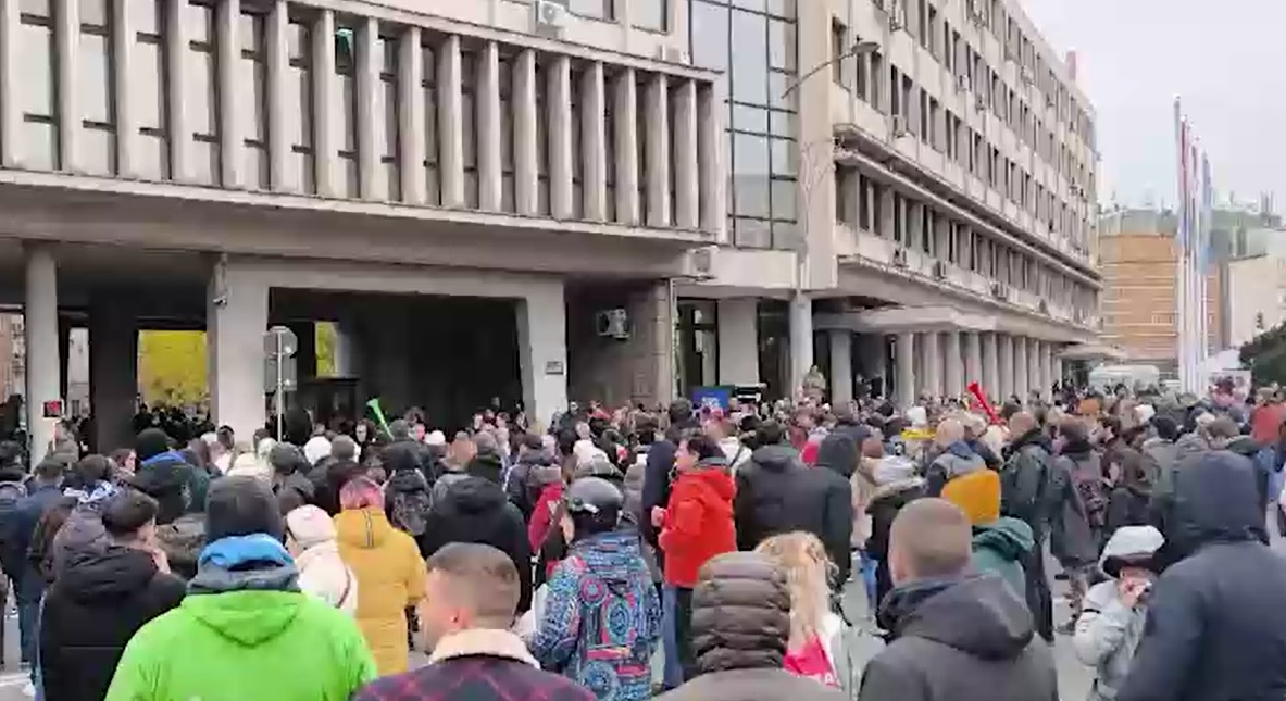 Блокади во голем број градови во Србија