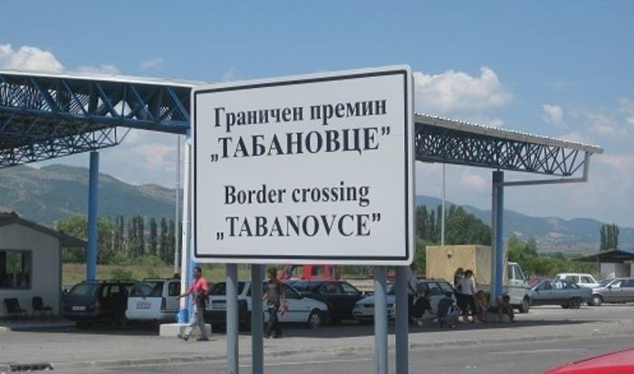На граничните премини Табановце и Пелинце се чека по 45 минути