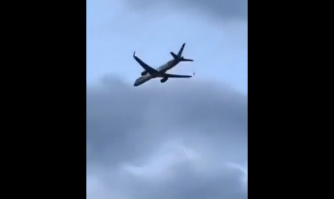 Авион со 273 патници принудно слета со запален мотор на грчкиот остров Крф