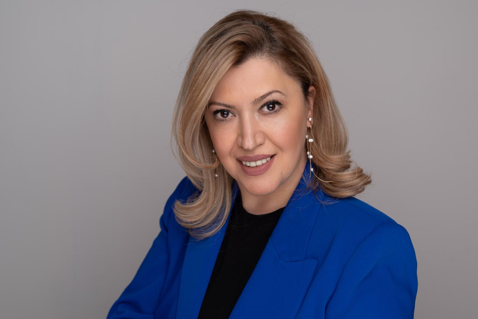 Tурската поетеса од Скопје Лејла Шериф Емин напиша песна за независноста на Македонија