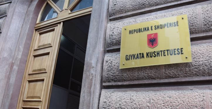 Уставниот суд го поништи претседателскиот декрет и ги поништи изборите во Тирана