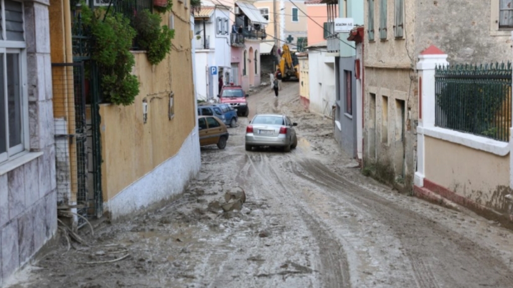 Штети и проблеми од невремето во западна Грција и на островот Крф