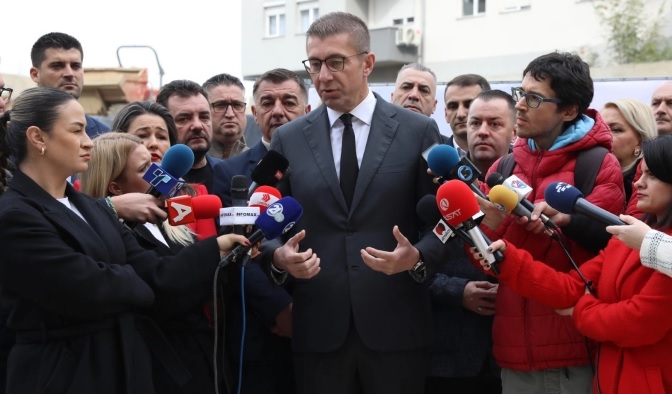 Мицкоски: 55.000 студенти ќе добијат по 15.300 денари за електронски уреди