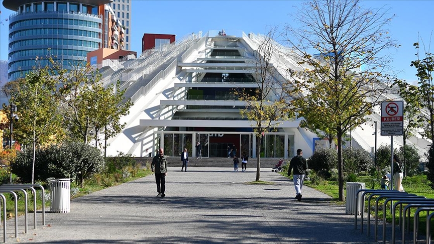 Пирамидата во Тирана – Од музеј на поранешниот диктатор Енвер Хоџа до туристичка атракција