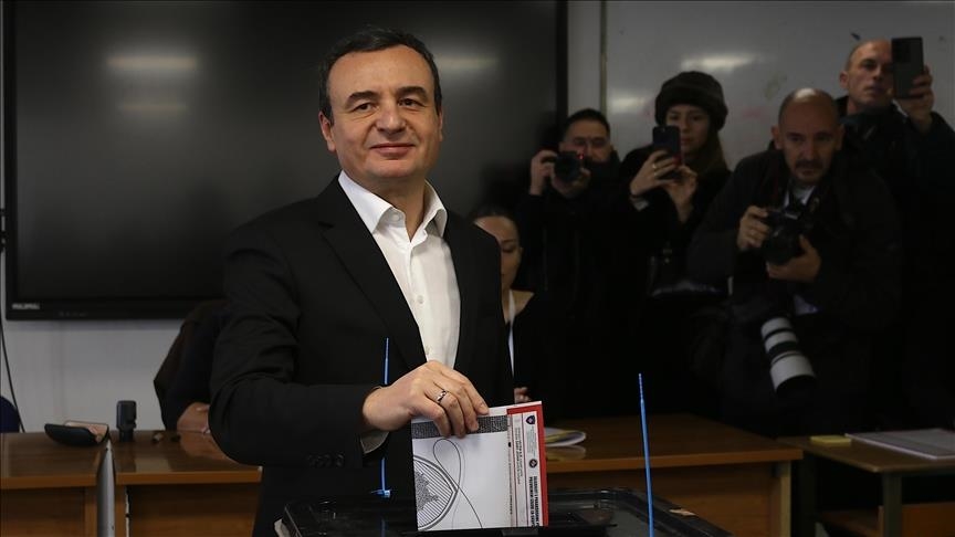 Курти прогласи „историска победа“ на предвремените парламентарни избори во Косово