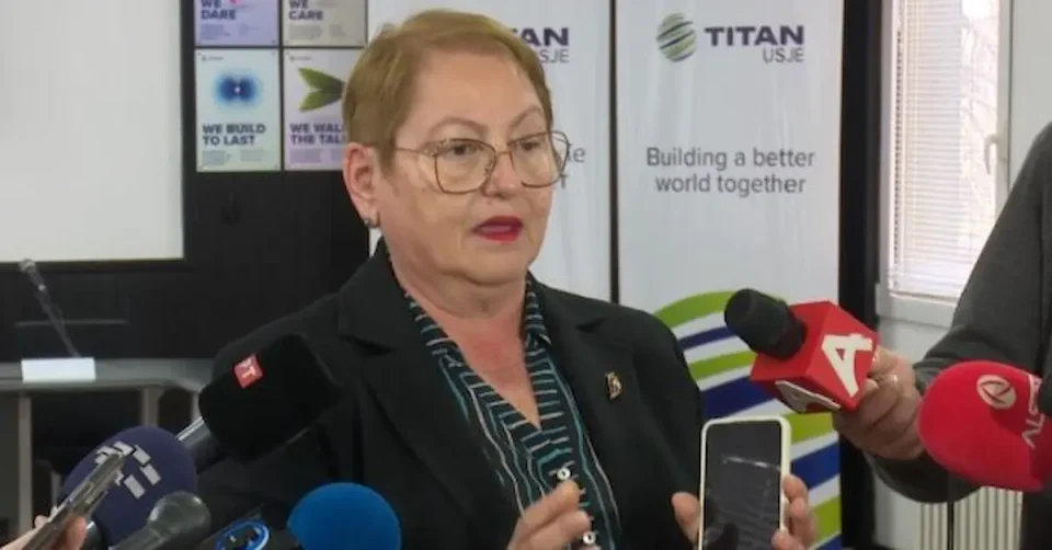 Платите на наставниците пораснаа за 12%, следуваат нови зголемувања