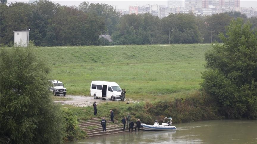 Чамец со мигранти се преврте во реката Сава, Хрватска, најмалку едно лице загина