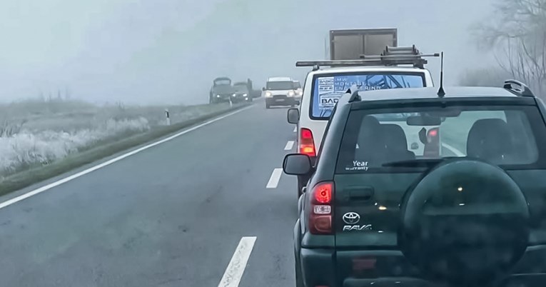 Замрзнати коловози и над 20 сообраќајни незгоди во тетовско-гостиварскиот регион