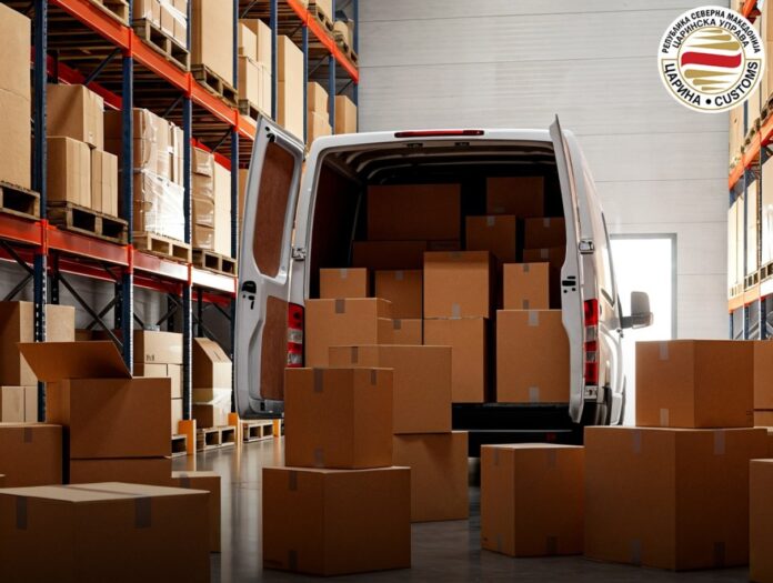 Фирма нелегално вршела поштенски услуги и криумчарела пратки