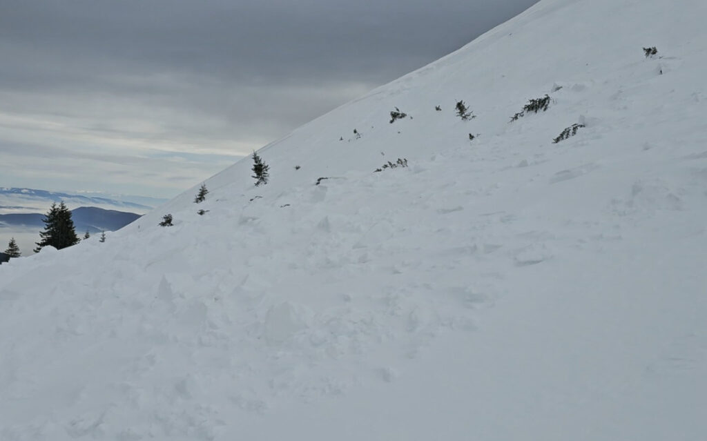 Зголемена опасност од лавини на Шар Планина