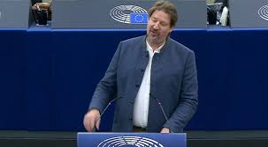 Европратениците бараат поголем ангажман на Брисел – уставните измени клучни за патот кон ЕУ