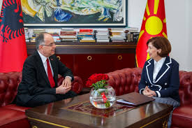 Сиљановска-Давкова на средба со Бегај: Разговори за соработка, безбедност и европска интеграција меѓу двете држави